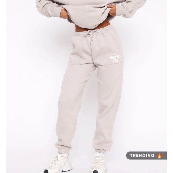 NWOT WHITE FOX JOGGERS WOMENS SIZE XXS
COLOR Moon - Picture 2 of 11